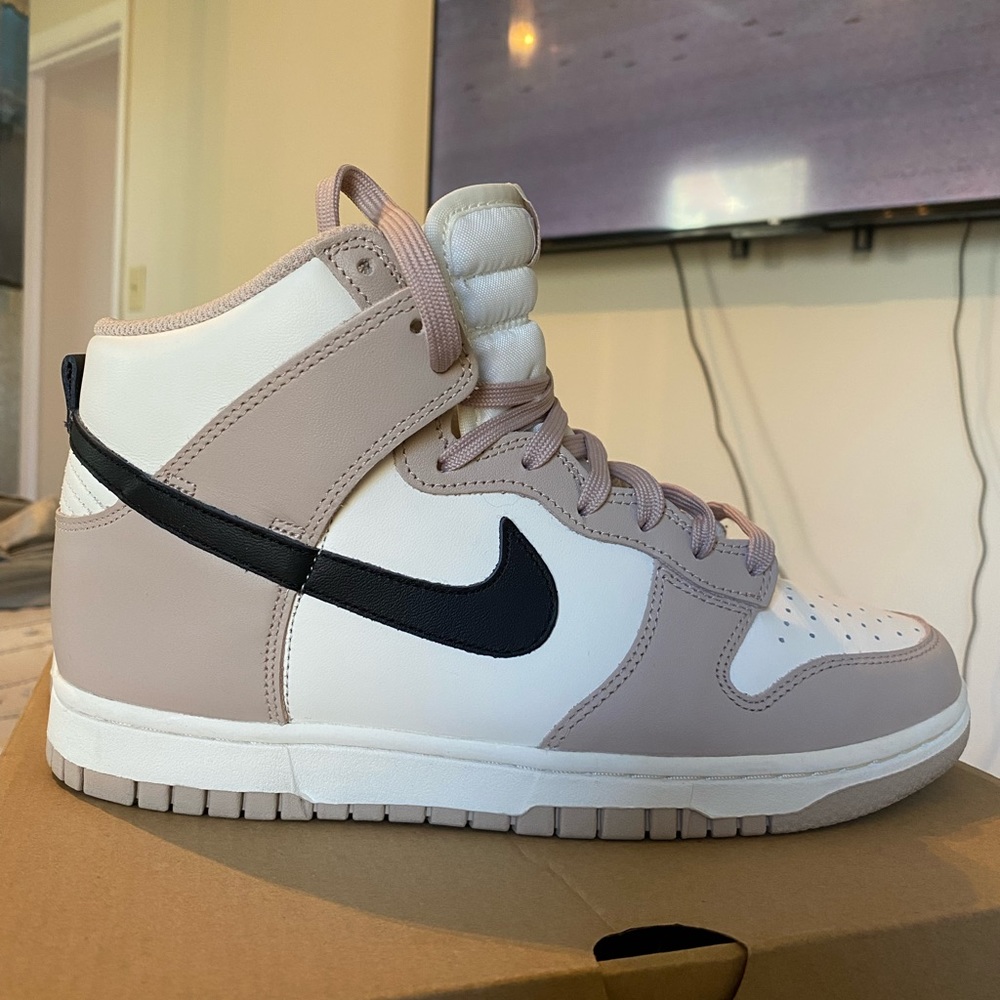 Nike Dunk High (Fossil Stone) “WOMEN”
